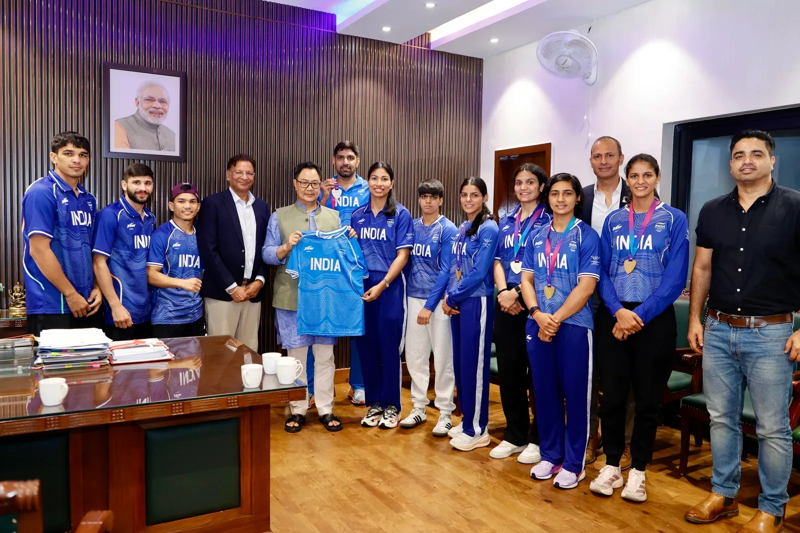CWG 2026 मुक्केबाजी: किरेन रिजिजू ने 10 पदक विजेता बॉक्सरों से की मुलाकात, 7 गोल्ड पर दी बधाई