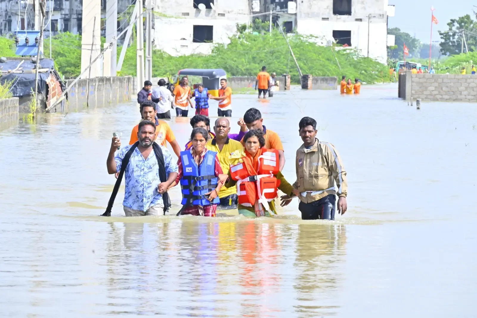 What is the impact of Cyclone Montha on Telangana's Warangal and Hanamkonda towns?