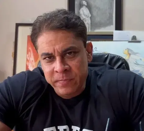 Cyrus Broacha calls Farah Khan's cook Dilip 'a fraud' on YouTube show