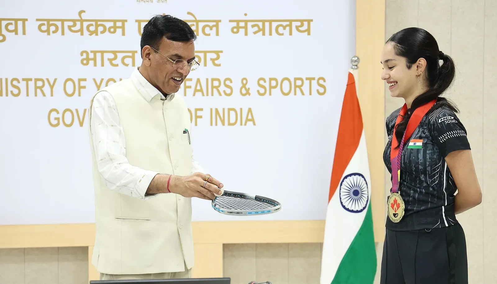 अनाहत सिंह को वर्ल्ड जूनियर स्क्वैश चैंपियन बनने पर खेल मंत्री मंडाविया ने किया सम्मानित