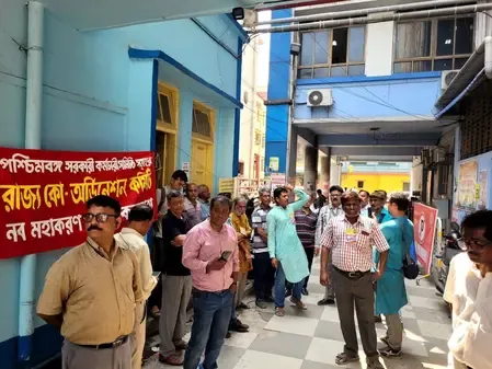 Mixed Reactions to West Bengal Government Employees' Cease-Work Protest