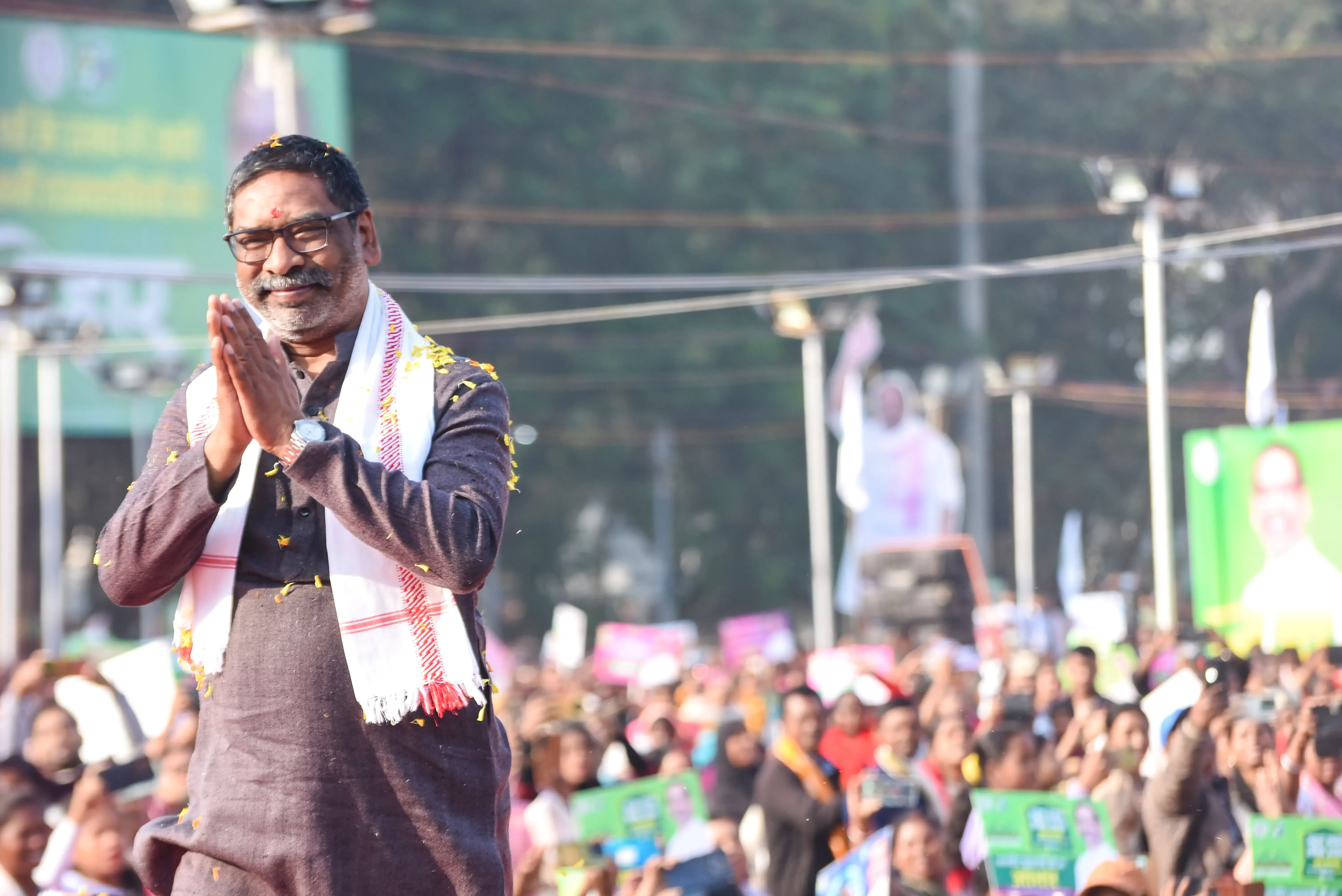 क्या दादा को नमन करने पैतृक गांव पहुंचे सीएम हेमंत सोरेन?