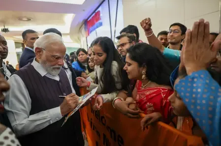 दक्षिण अफ्रीका में भारतीय समुदाय के स्वागत से खुश पीएम मोदी बोले-सांस्कृतिक जुड़ाव सचमुच हृदयस्पर्शी 