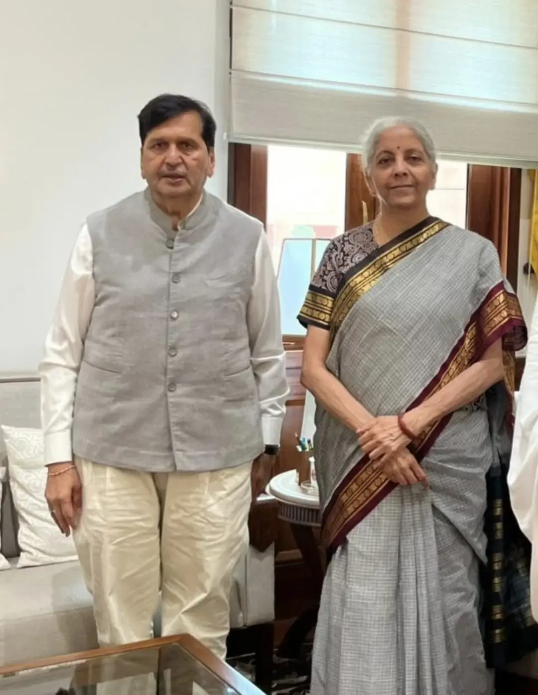 दक्षिण मुंबई में खस्ताहाल एलआईसी भवनों का मुद्दा: वित्त मंत्री से मंगल प्रभात लोढ़ा की महत्वपूर्ण चर्चा