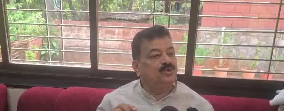 दलबदल विरोधी कानून की धज्जियाँ उड़ाई जा रही हैं — शिवसेना (यूबीटी) नेता भास्कर जाधव