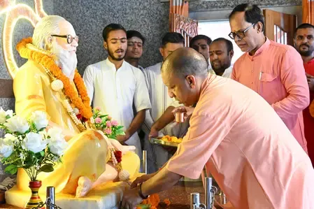 क्या राम मंदिर आंदोलन और दलित के घर भोजन से जुड़ा था सीएम योगी के गुरु अवेद्यनाथ का जीवन?