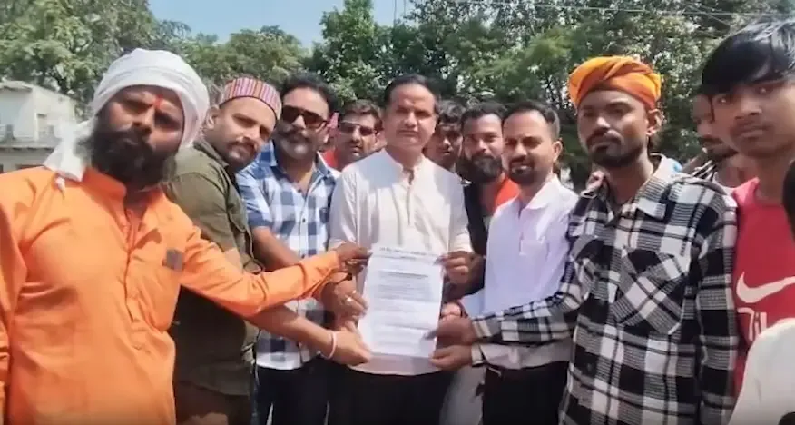 दमोह में गर्भवती गाय की हत्या पर हिंदू संगठनों का ज्ञापन, NSA और अवैध मीट दुकानों पर कार्रवाई की मांग