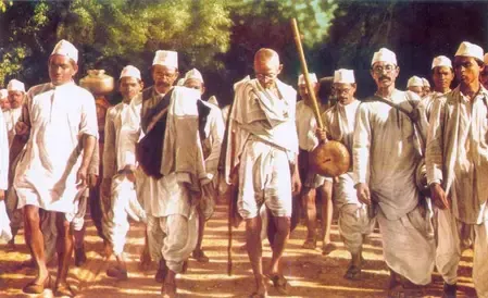 दांडी सत्याग्रह की वर्षगांठ पर अमित शाह समेत कई नेताओं ने महात्मा गांधी को किया याद
