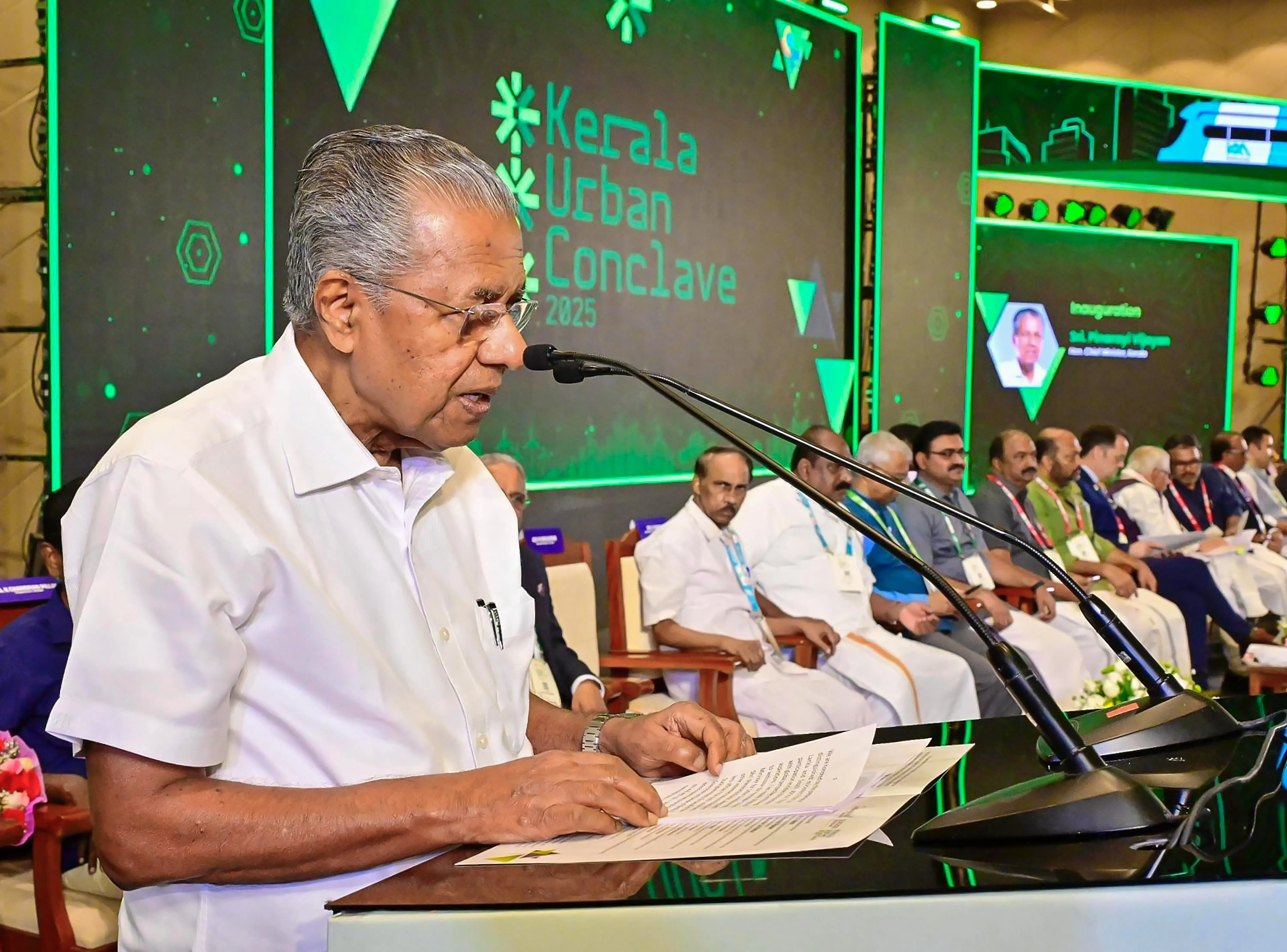 Chief Minister Vijayan’s Witty Retort to Revanth Ignites Political Buzz