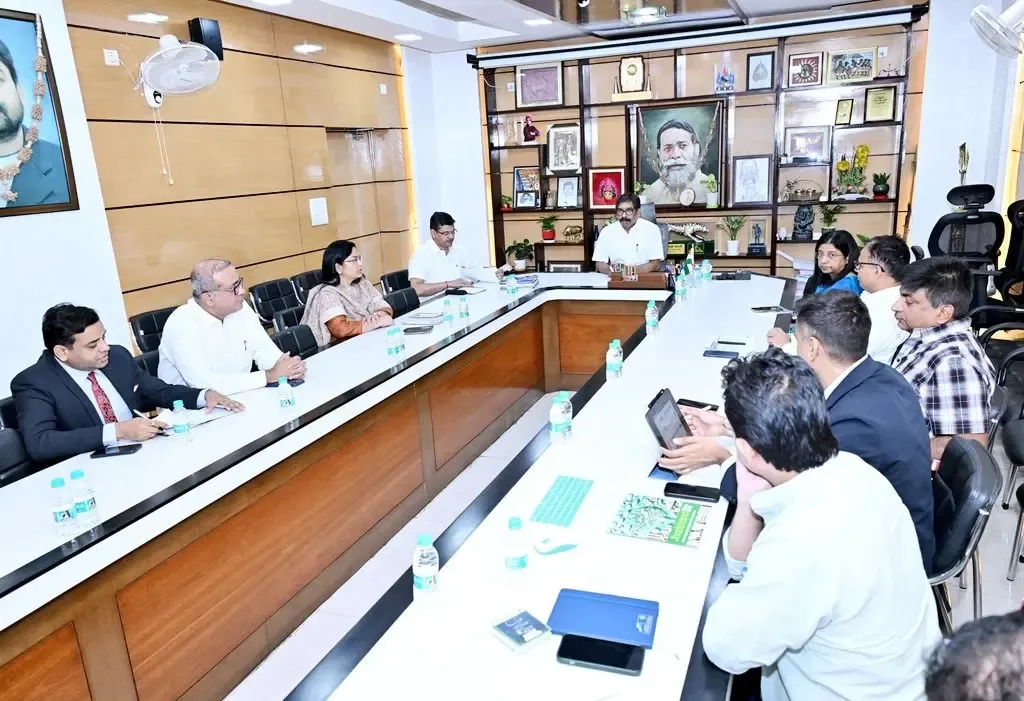 झारखंड में निवेश को मिलेगी रफ्तार: दावोस-यूके दौरे के बाद CM हेमंत सोरेन ने अधिकारियों को दिए सख्त निर्देश