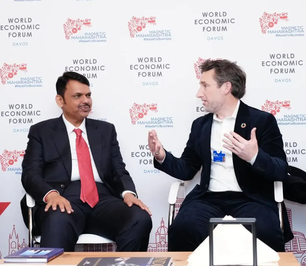 क्या दावोस में मुख्यमंत्री फडणवीस ने निवेश के लिए हजारों करोड़ के एमओयू पर हस्ताक्षर किए?