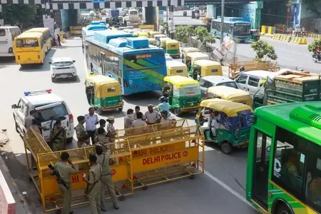 Delhi daylight robbery: Armed gang loots ₹2.30 crore at gunpoint in Lahori Gate