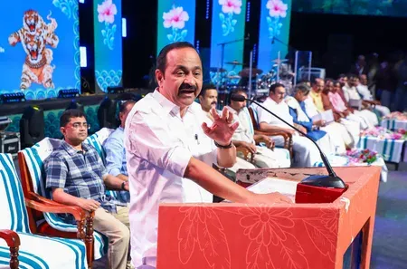 Congress DCC member Chenthi Anil held for blocking Kerala CM Satheesan's convoy
