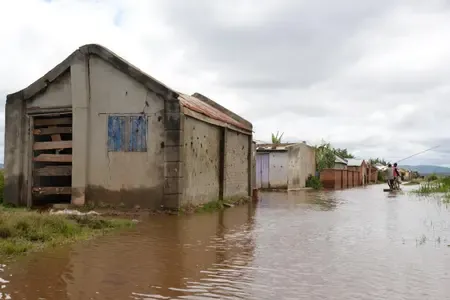 How has Cyclone Gezani affected Madagascar with a rising death toll?