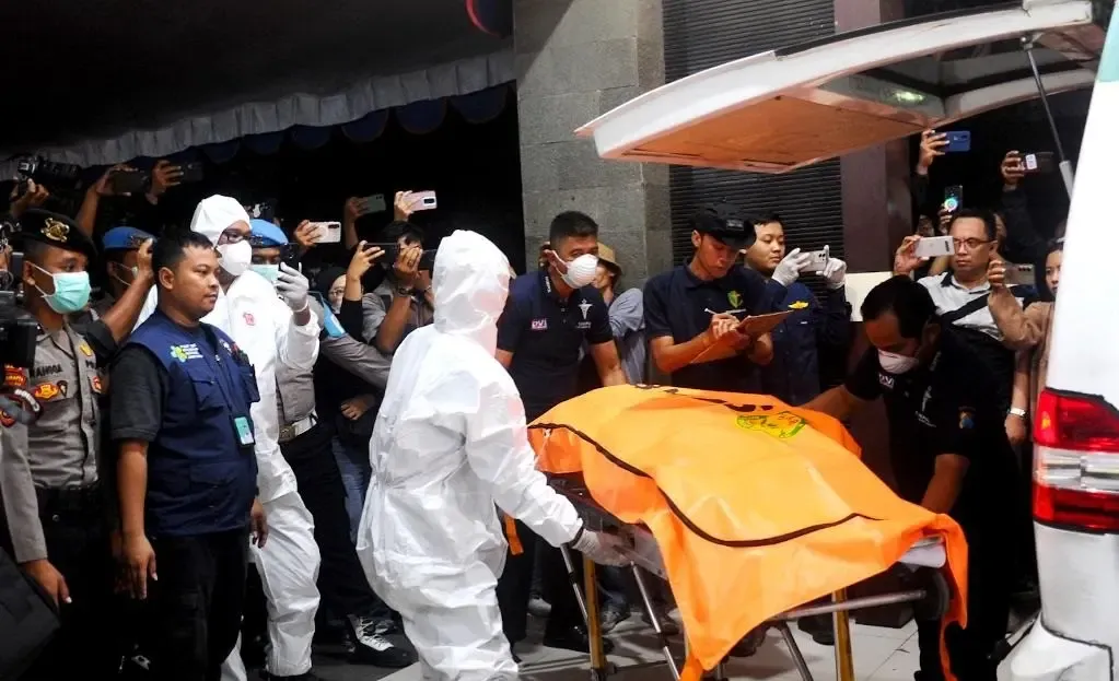 What is the latest death toll from the Indonesia school building collapse?