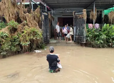Death toll from Vietnam flooding climbs to 90