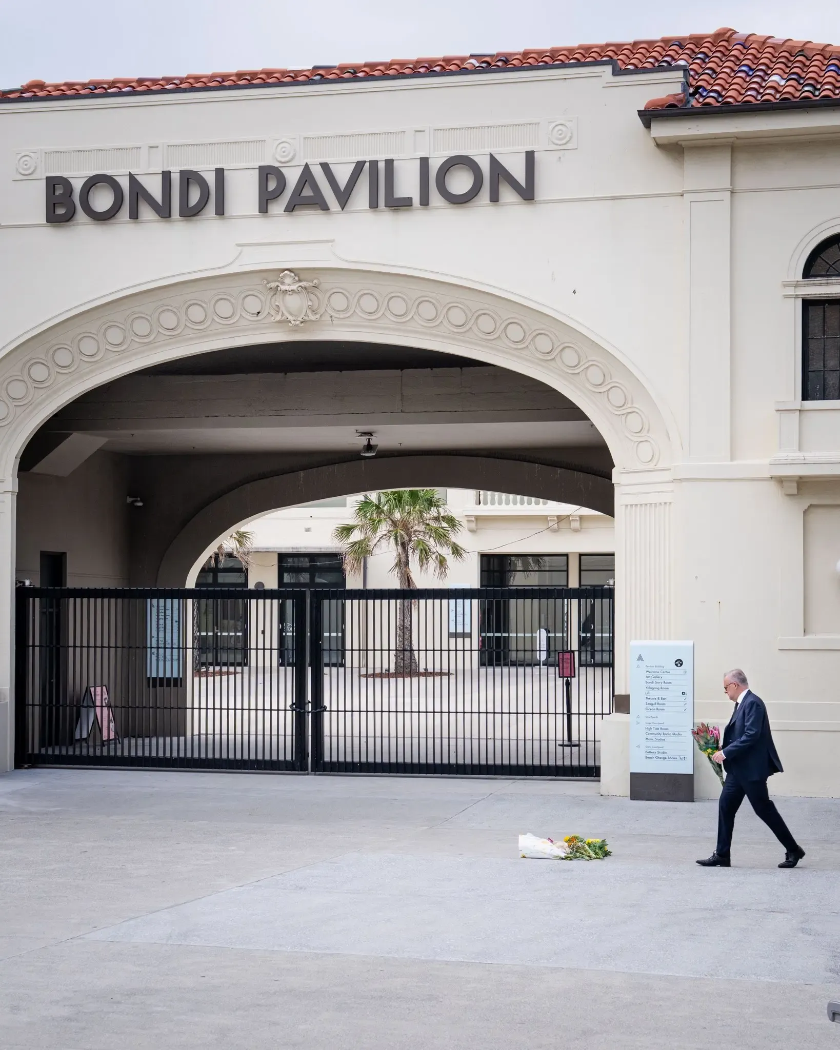 How many lives were lost in the Bondi Beach shooting?