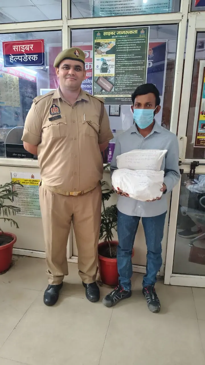 क्या नोएडा में डेढ़ करोड़ की चरस के साथ तस्कर गिरफ्तार हुआ?