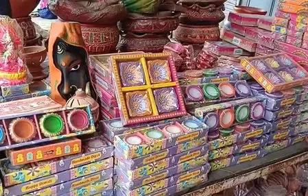 दीपावली पर स्वदेशी उत्पादों की बढ़ी मांग, कुम्‍हार समुदाय के मिट्टी के दीयों को मिली नई पहचान
