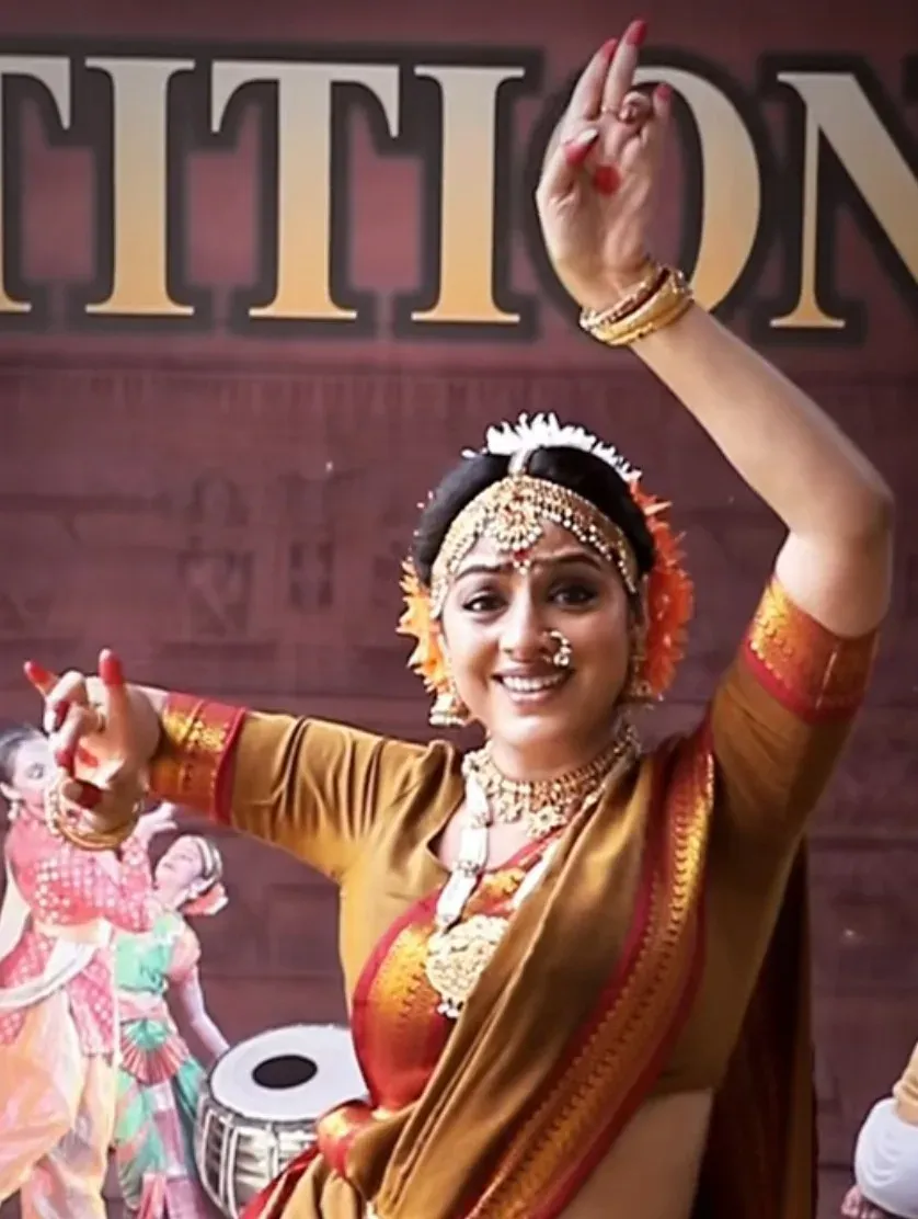Deepika Singh's impromptu 'Satyam Shivam Sundaram' dance wins hearts online