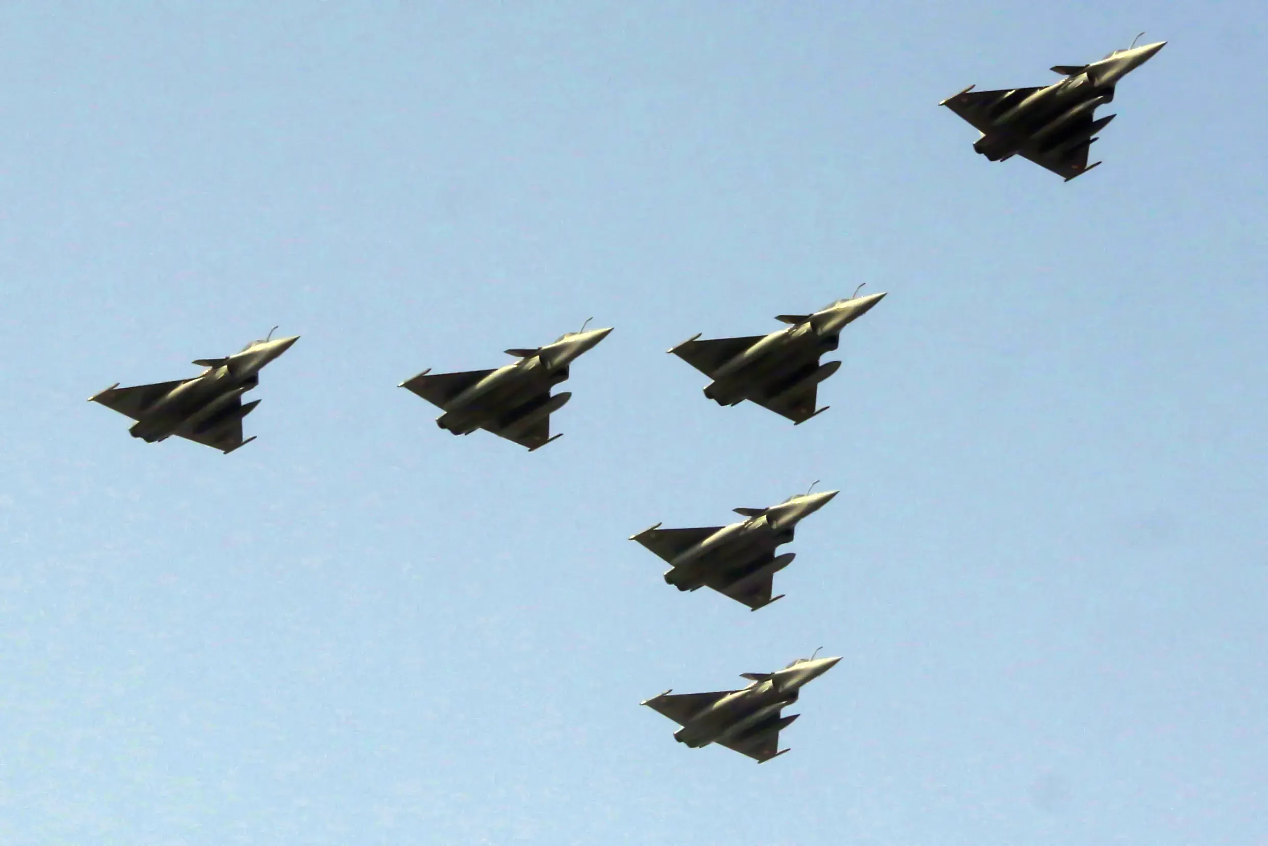Is the Defence Ministry Approving a ₹3.25 Lakh Crore Deal for 114 Rafale Fighter Jets from France?