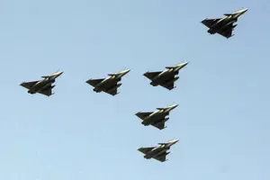 Defence Ministry okays Rs 3.25 lakh crore deal to buy 114 Rafale fighter jets from France