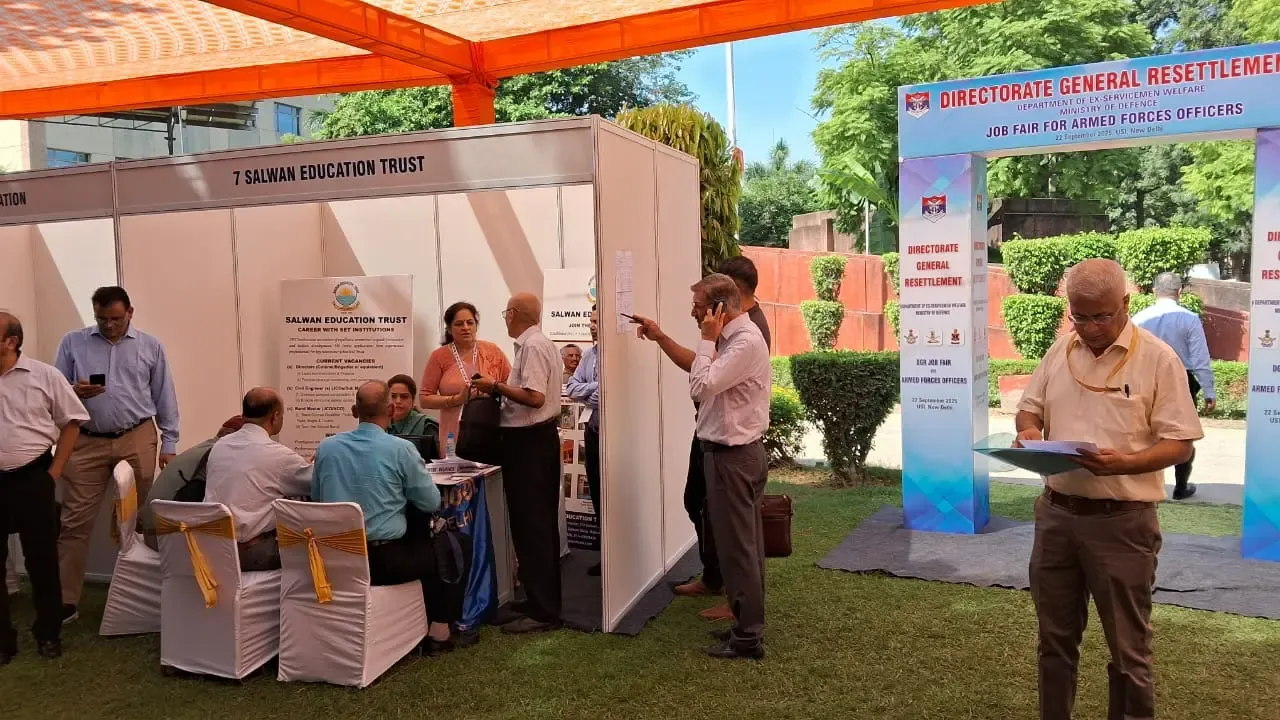 Did the Defence Ministry unit host a job fair for ex-servicemen in Delhi?