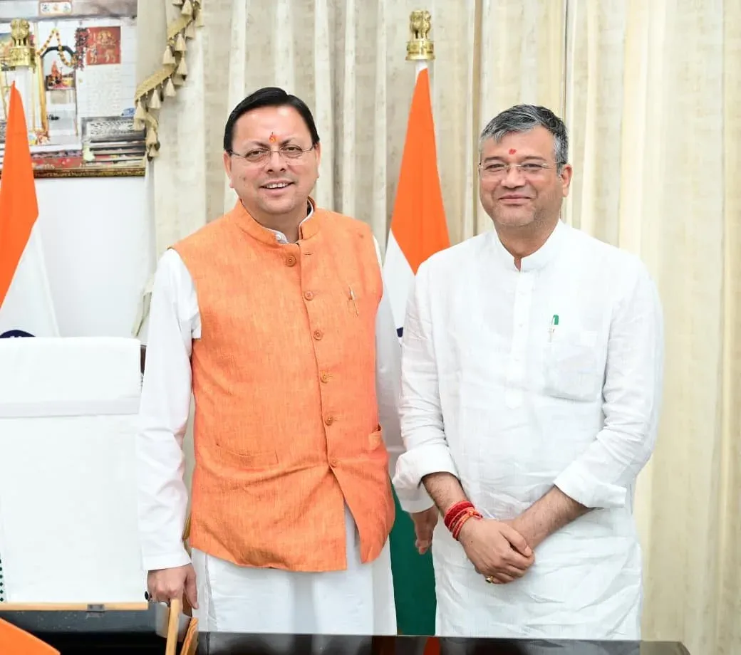 Dehradun Mayor Calls on CM Dhami at CM Residence