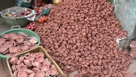 देहरादून में दीपावली की तैयारियां तेज, कुम्हार मंडी में मिट्टी के दीए और मूर्तियों की बढ़ी मांग