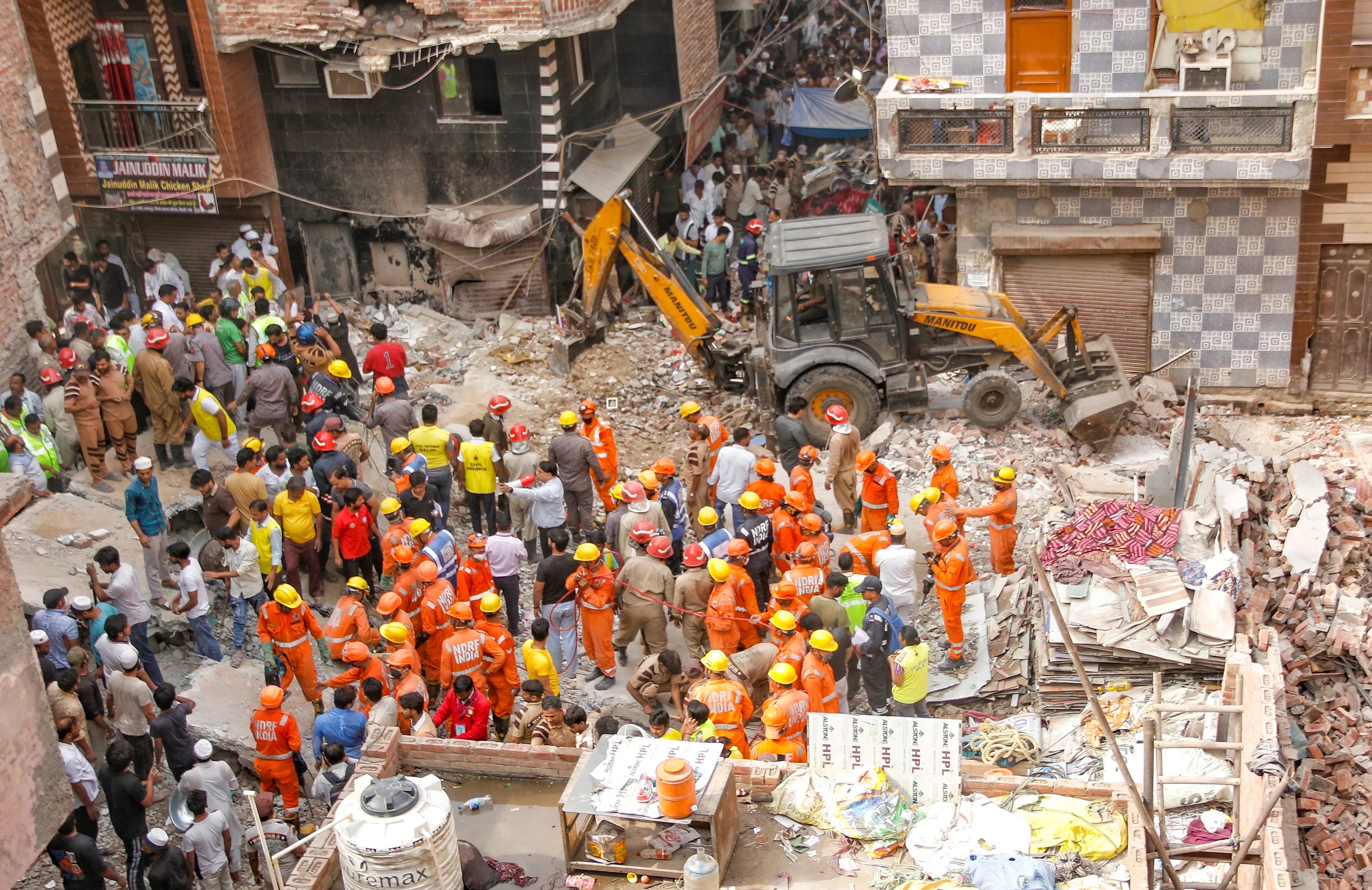 Delhi: 10 Lives Lost as Building Collapses in Mustafabad; CM Gupta Launches Inquiry