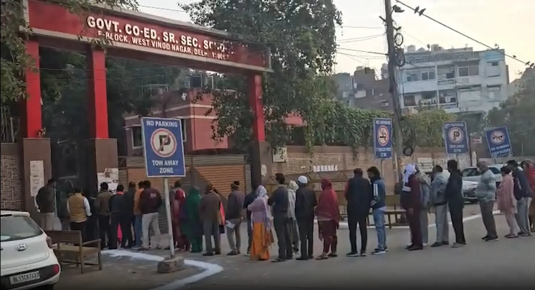 क्या दिल्ली के 12 वार्डों में एमसीडी उपचुनाव के लिए मतदान जारी है?