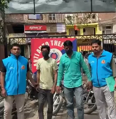 दिल्ली: एएटीएस ने चोरी की स्कूटी ले जा रहे दो युवकों को किया गिरफ्तार, 5 वाहन बरामद
