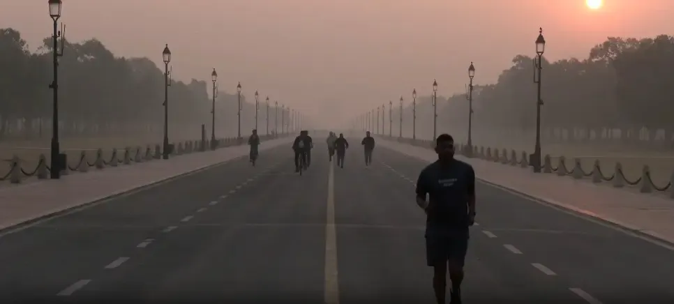 Delhi's Air Quality Plummets Amidst Changing Weather Patterns