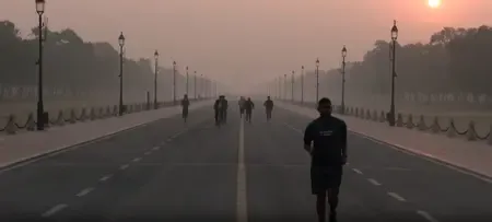 Delhi's Air Quality Plummets Amidst Changing Weather Patterns