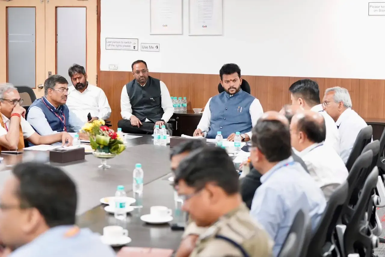 दिल्ली एयरपोर्ट को ग्लोबल हब बनाने की तैयारी, नागरिक उड्डयन मंत्री राम मोहन नायडू ने की उच्चस्तरीय समीक्षा बैठक