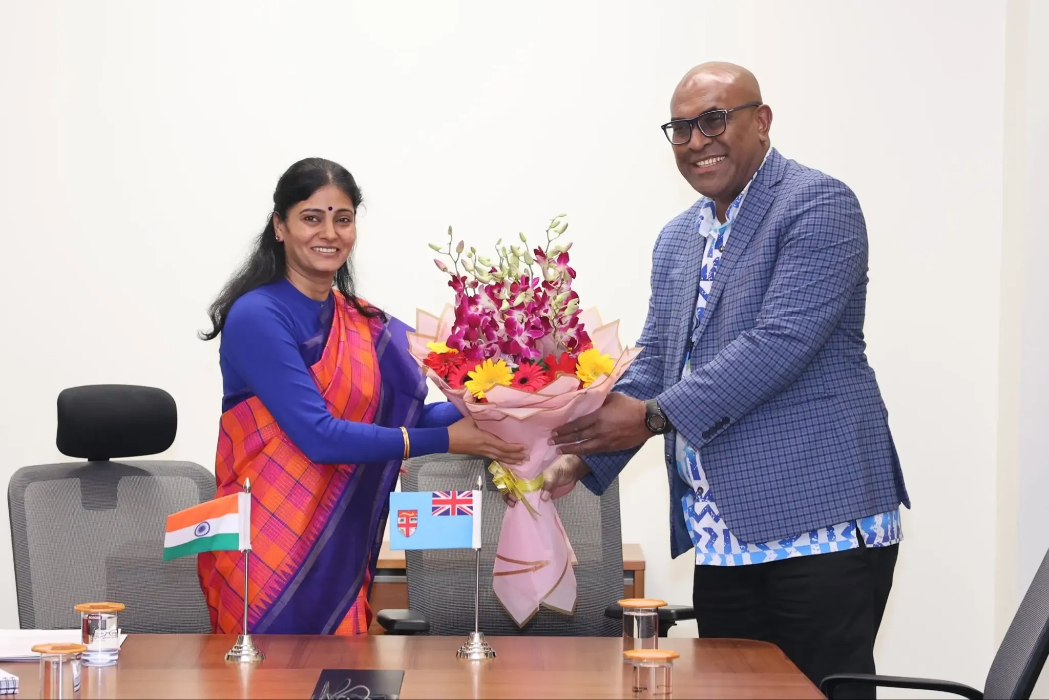 क्या अनुप्रिया पटेल ने श्रीलंका और फिजी के मंत्रियों से महत्वपूर्ण मुद्दों पर चर्चा की?