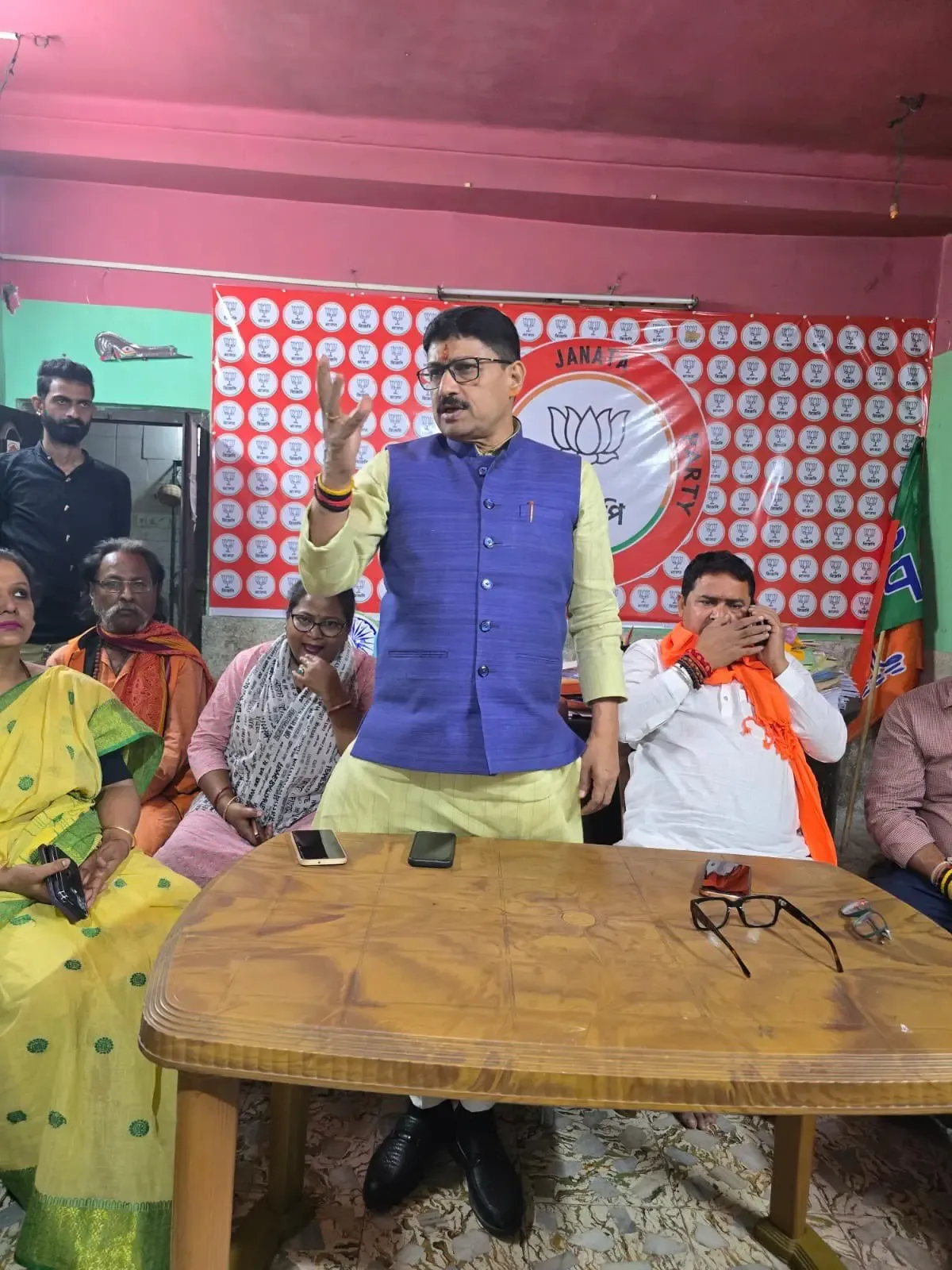 Delhi BJP Leaders Criticize AAP MLA for Deceptive Claims on LPG Supply