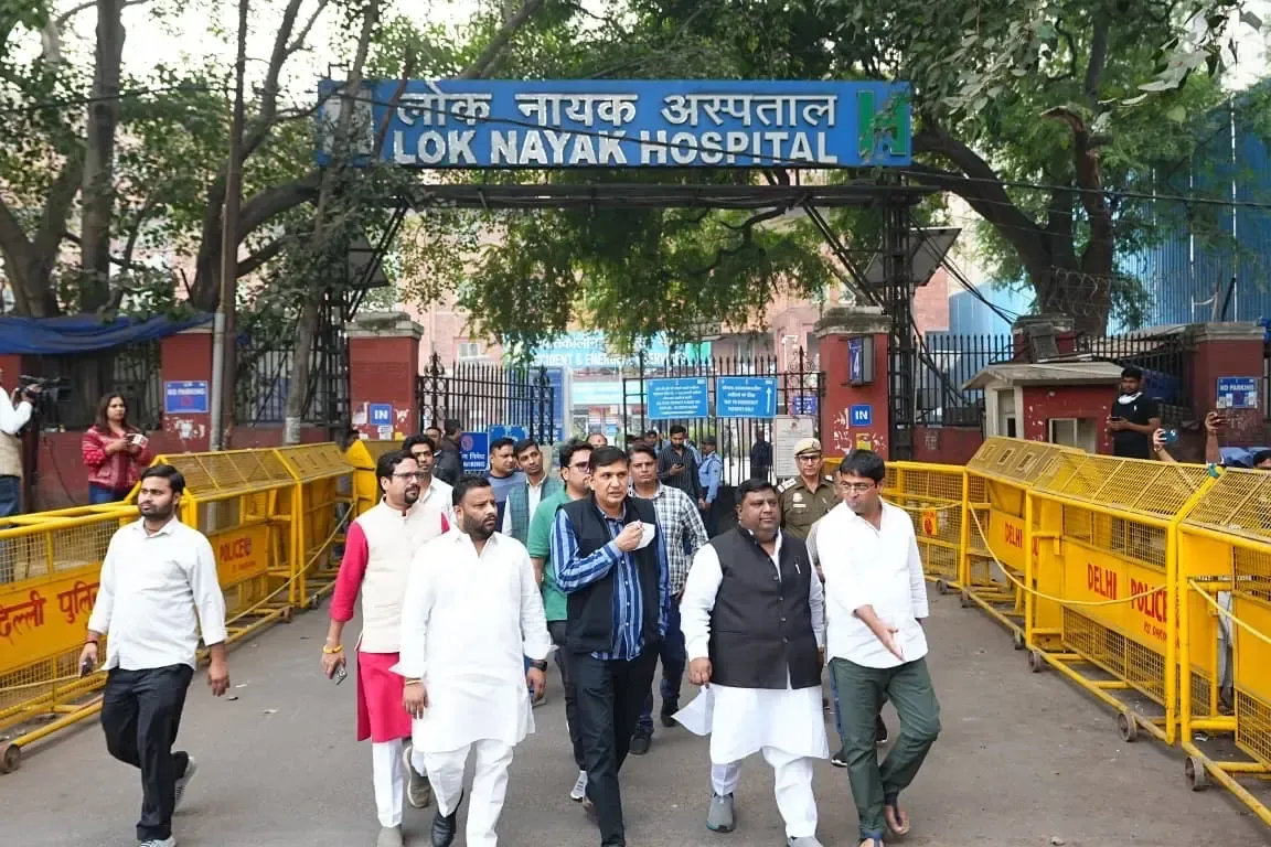 क्या 'आप' प्रतिनिधिमंडल ने दिल्ली ब्लास्ट के पीड़ितों से बातचीत की?