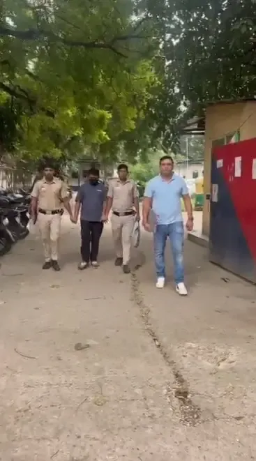 Delhi cheating case: Man held, ₹60 lakh in jewellery and cash seized
