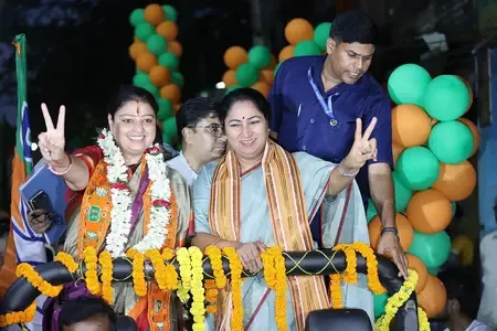 Delhi CM Rekha Gupta Blames TMC for Darkening Kolkata Roadshow, Raises Security Concerns