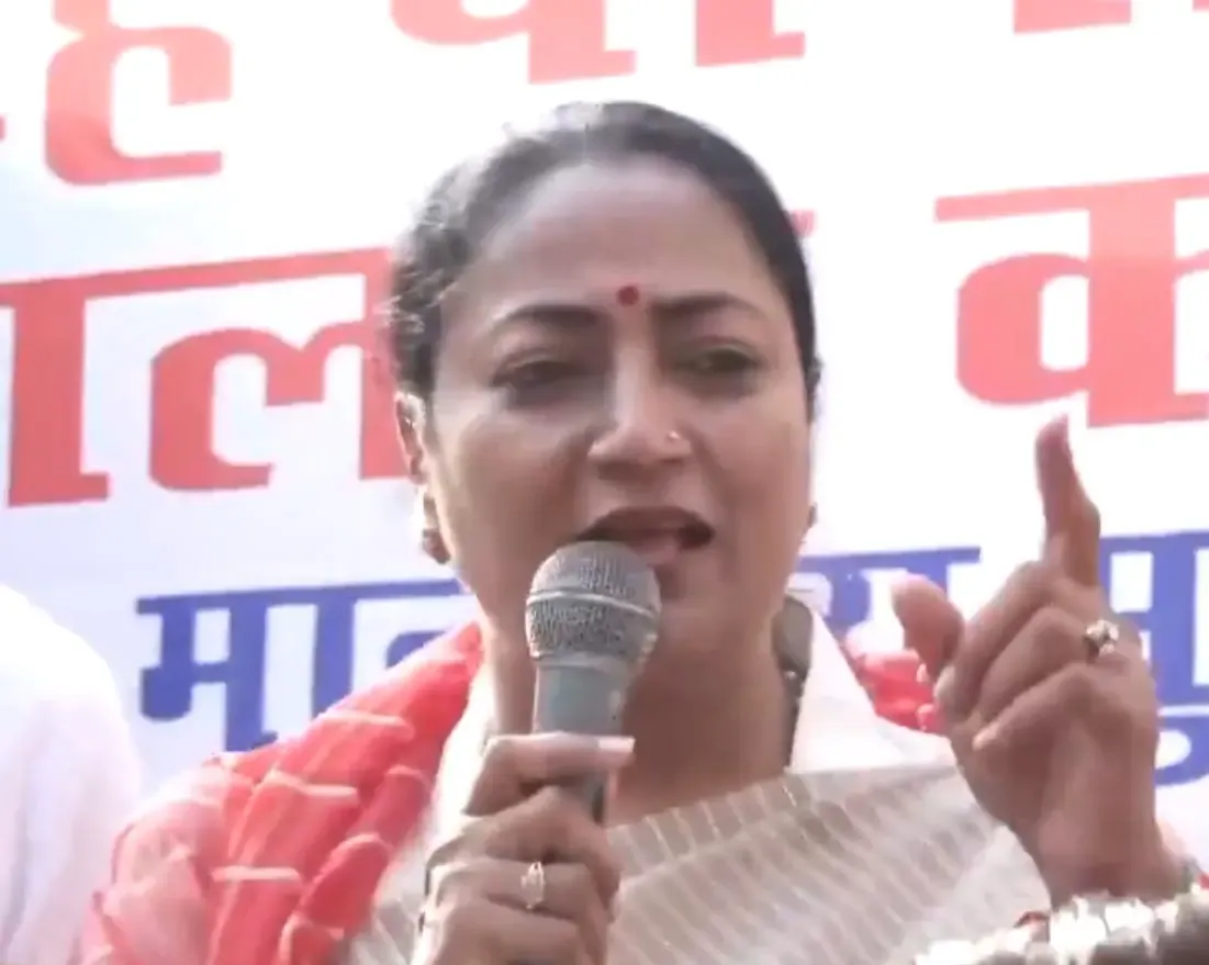 Delhi Chief Minister Launches Water Pipeline in Shalimar Bagh, Commits to Road Repairs