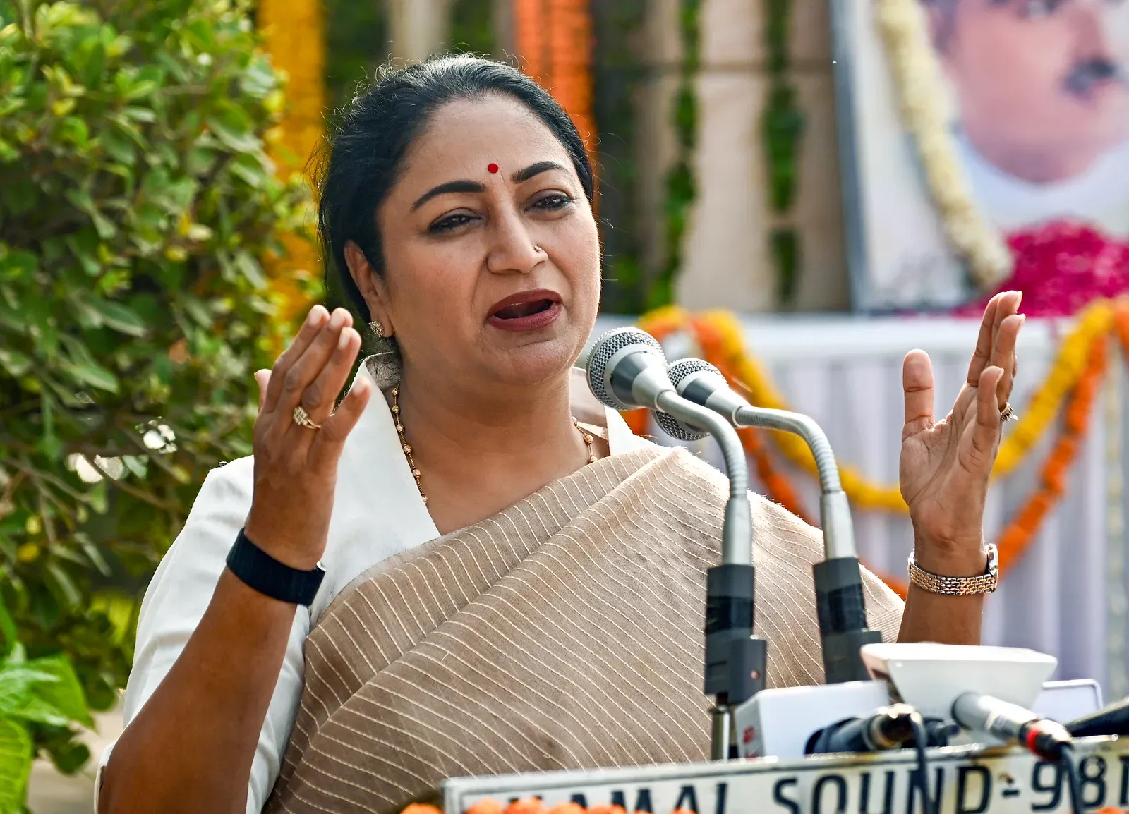 Delhi CM Rekha Gupta orders Fortis Hospital Shalimar Bagh inspection after patient complaint