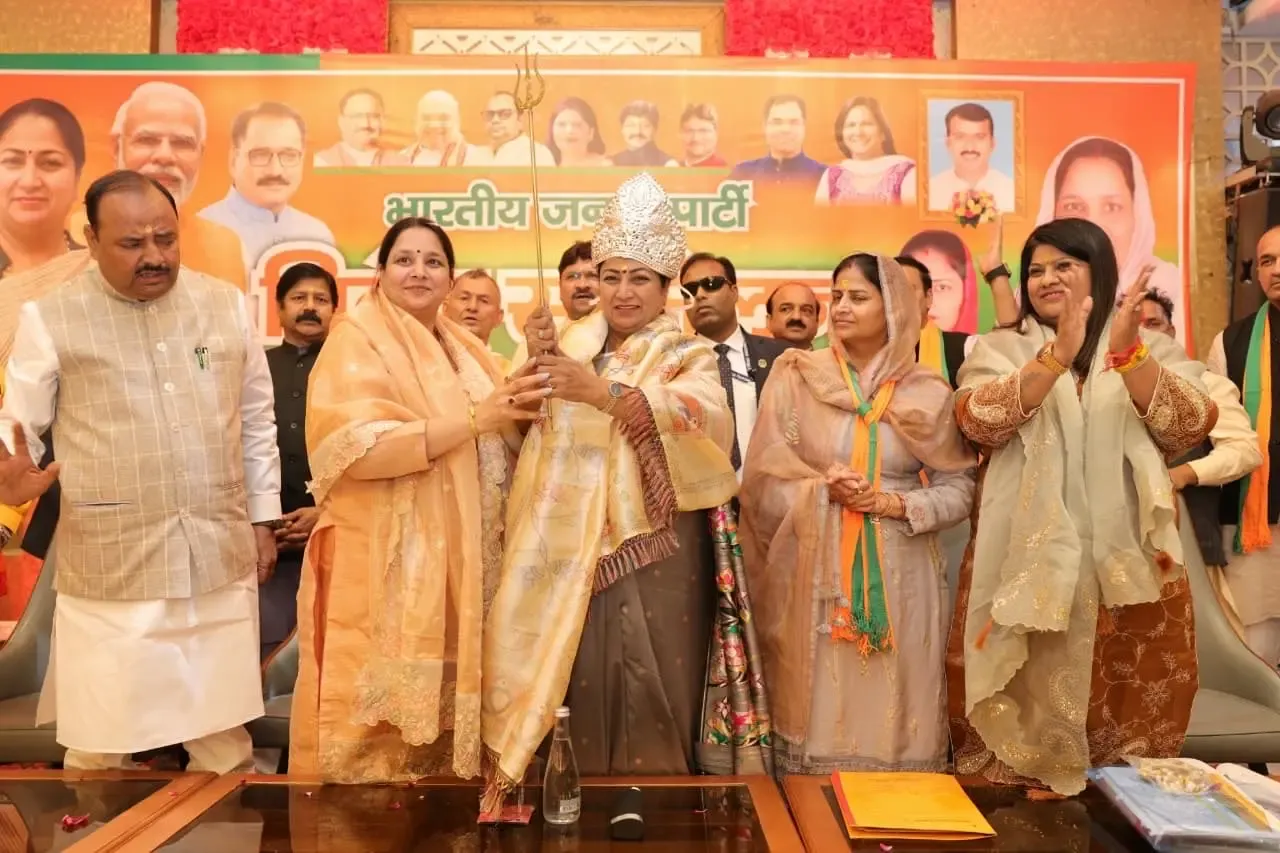 How is Delhi CM Rekha Gupta Leading BJP's Campaign in the MCD Bypolls?