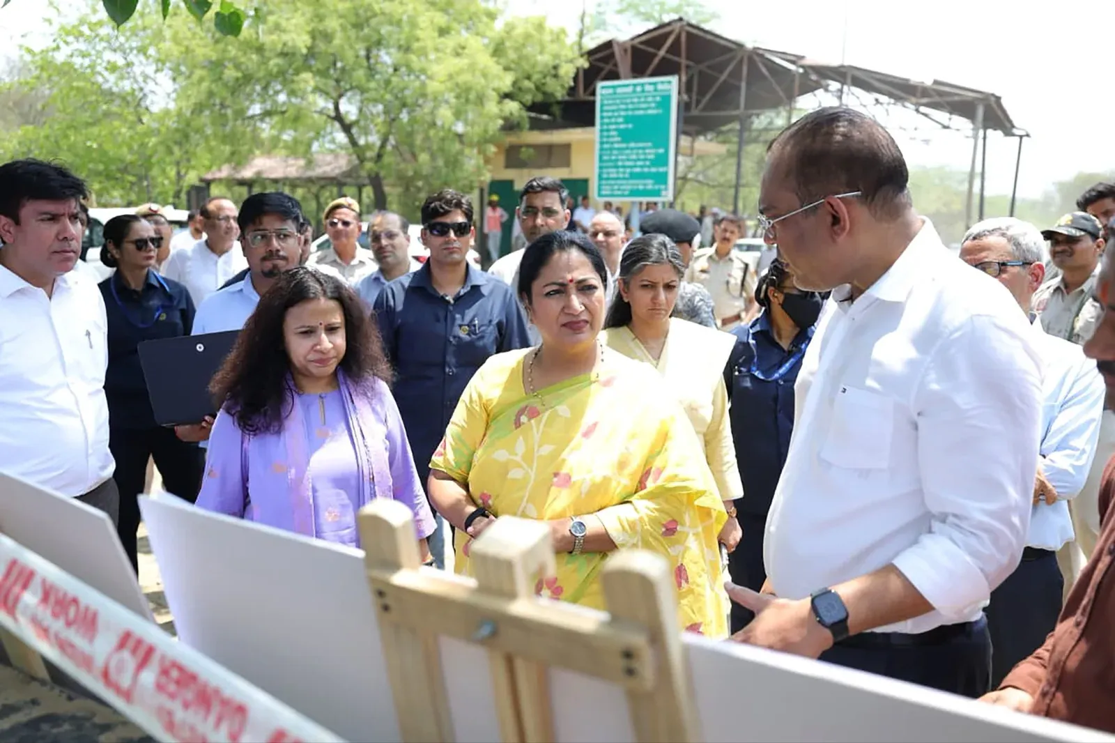 Delhi CM Rekha Gupta Conducts Surprise Inspection of Burari Transport Offices