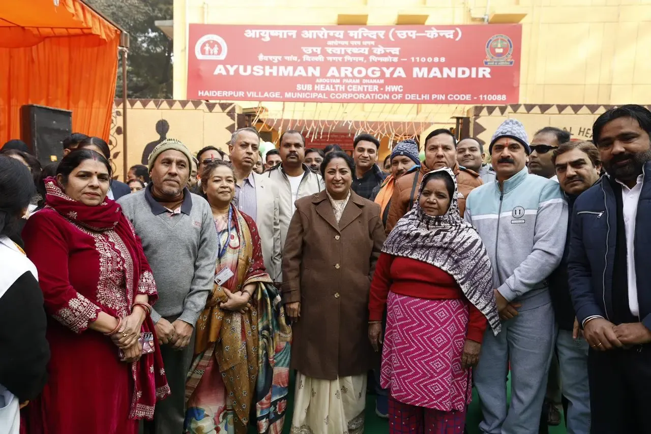 What did Delhi CM Rekha Gupta unveil in Shalimar Bagh?