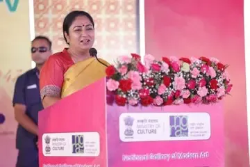 क्या दिल्ली की सीएम रेखा गुप्ता ने 'विकसित भारत के रंग, कला के संग' प्रतियोगिता में कलाकारों को सराहा?