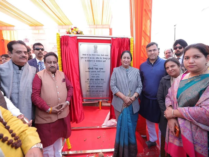 Did Delhi CM Rekha Gupta Launch New Aadhaar Service Centre?