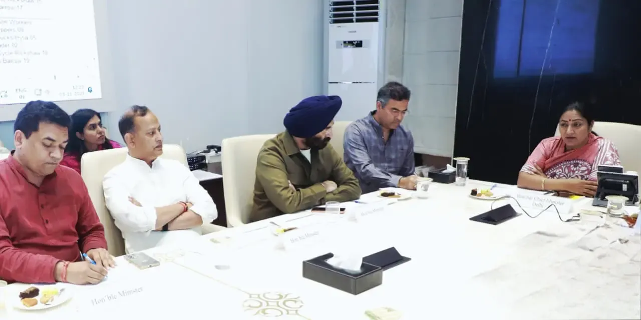 What Steps is Delhi CM Rekha Gupta Taking to Tackle Pollution?