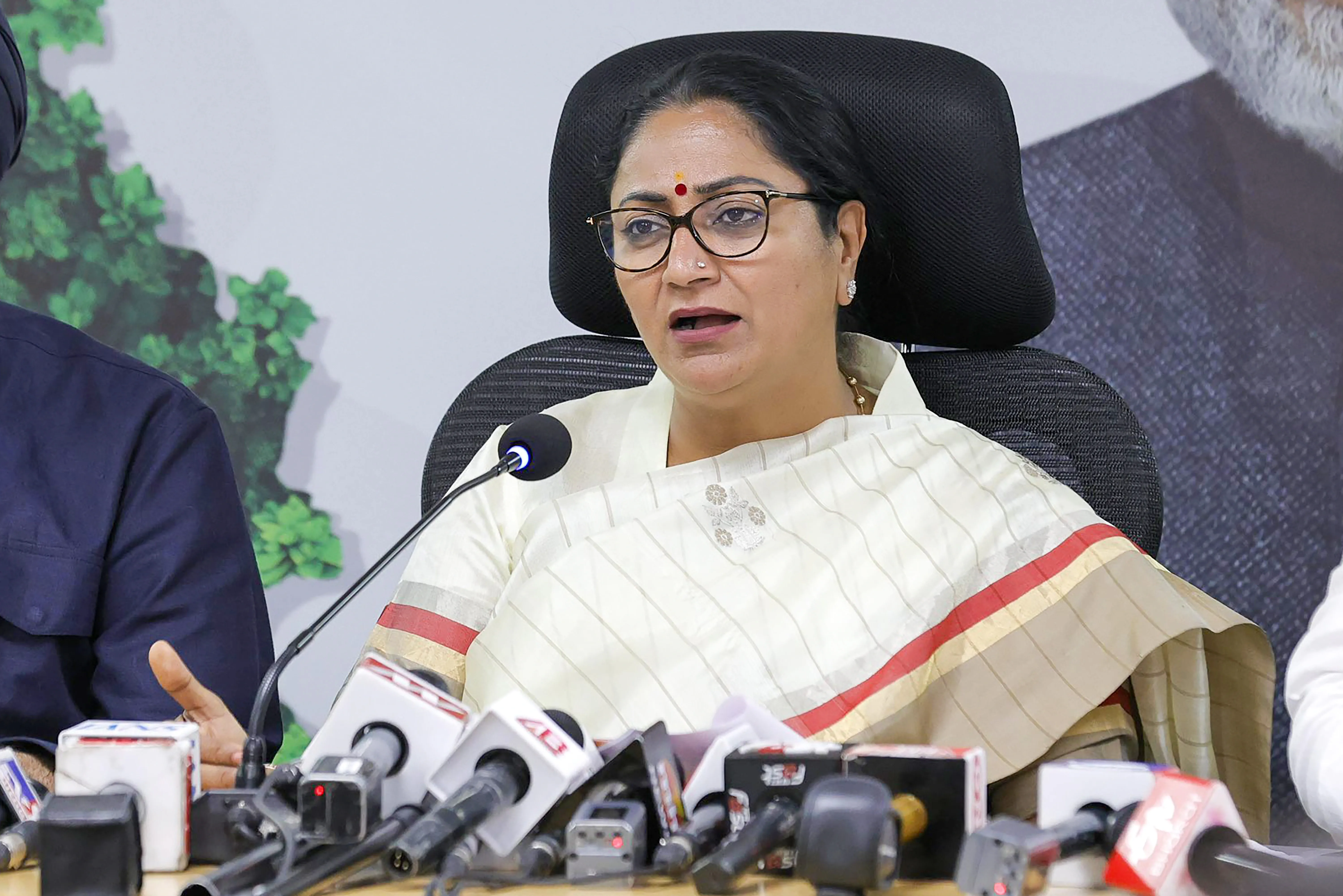 Will Delhi CM Inaugurate 33 Ayushman Arogya Mandirs Today?