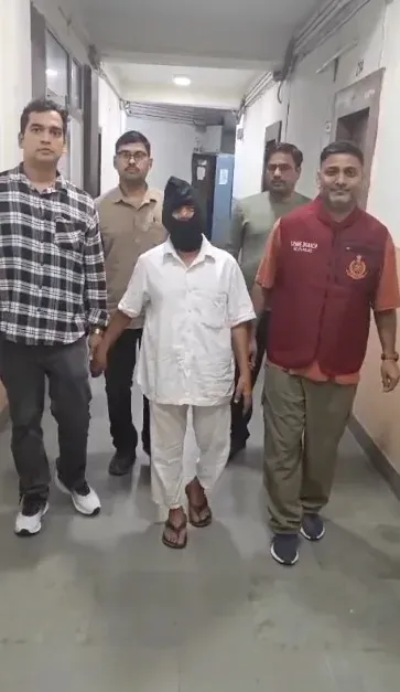 Delhi Crime Branch arrests forgery accused after 12-year manhunt, ₹50,000 reward